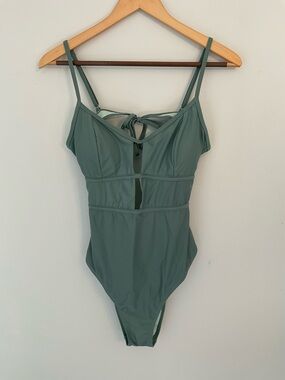 ONE PIECE SAGE GREEN SZ. L